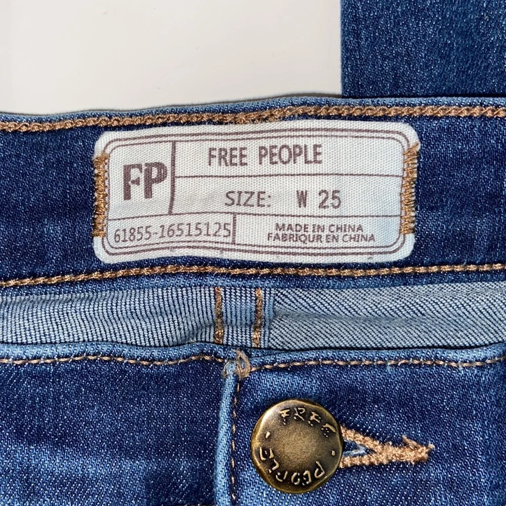 Free People  Medium Wash Raw Edge Distressed Mid-Rise Skinny Jeans: 4878